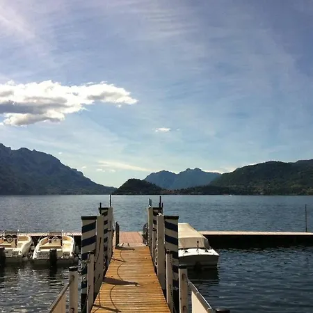 Lakeshore Nest Holiday home